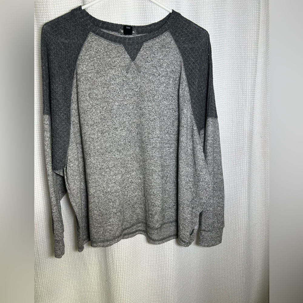 Billabong Women’s M Grey Sweater